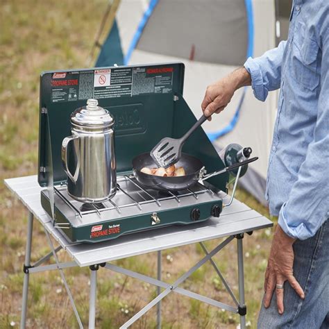how does a coleman camp stove work